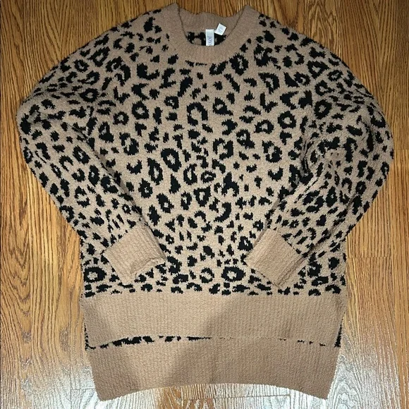 Leopard Print Women's Pajama Set - Picture 2 of 3